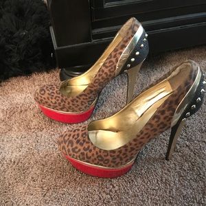 Guess Cheetah print pumps heels